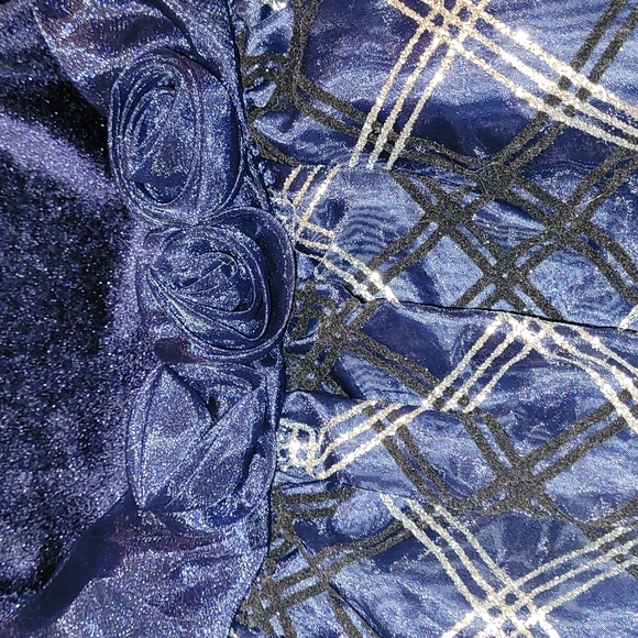 Girls blue Velvet Christmas Dress Size 4T. Only worn once . Bonnie Jean - Picture 3 of 6